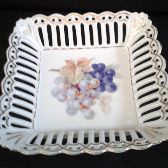 Vintage European Porcelain Pierced Edge Plate grapes Design 6 inch- Wide Fruit - Picture 1 of 3